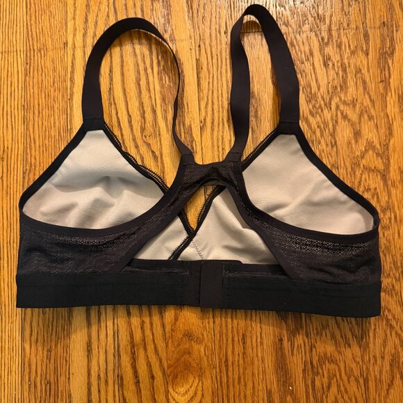 Lululemon Awake To Lace Stretch Wire-Free Bra in Size 34B - Picture 2 of 3